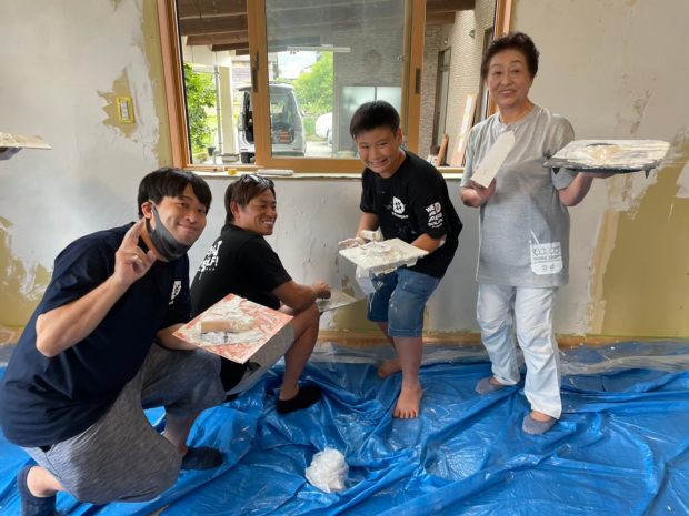 漆喰塗りの様子